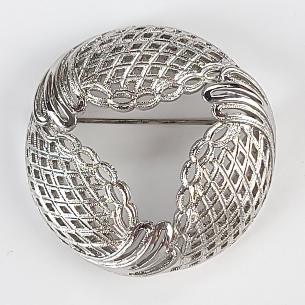 Vintage Monet Silver Tone Lattice Openwork Circle Brooch Pin Wreath Geometric